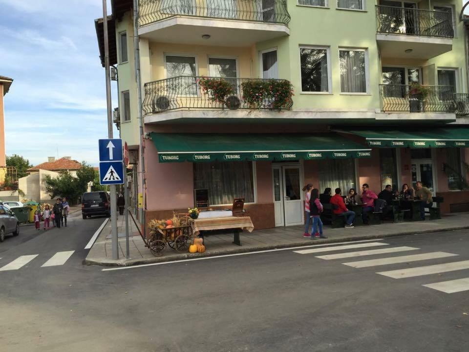Family Hotel Odessa Sevlievo Esterno foto