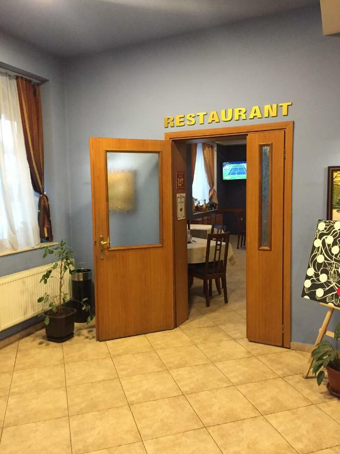 Family Hotel Odessa Sevlievo Esterno foto