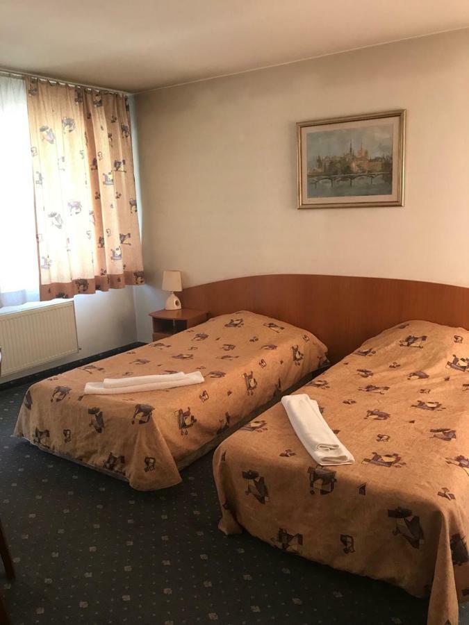 Family Hotel Odessa Sevlievo Esterno foto